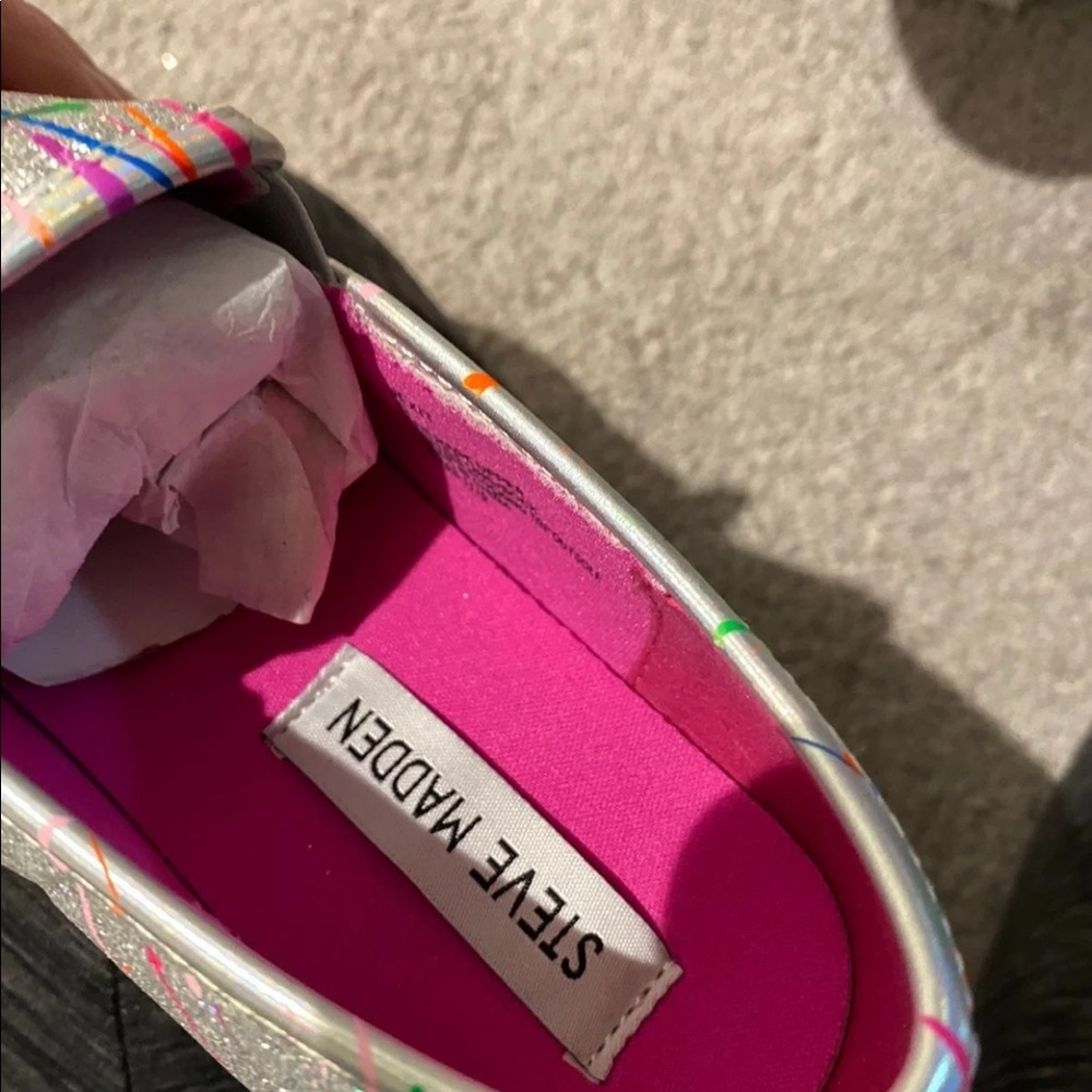 Shoes - Picture 4 of 6